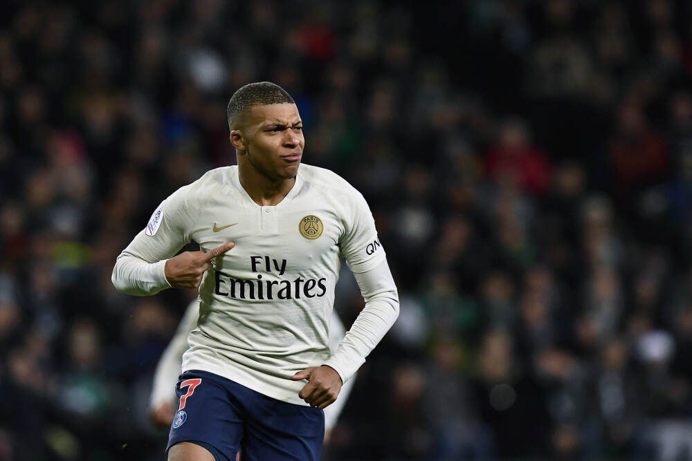 1.4亿欧巨星33天球荒：5射0正4对抗全败 全场0过人+16次丢失球权